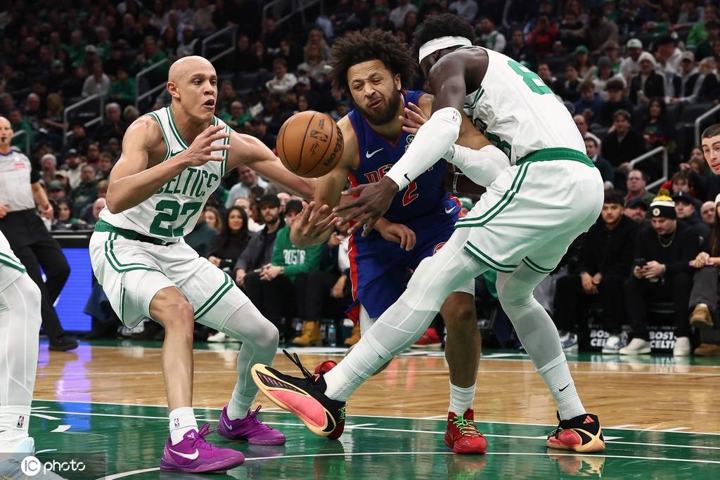 坎宁安32+10布朗34+8+7 活塞击败凯尔特人迎四连胜